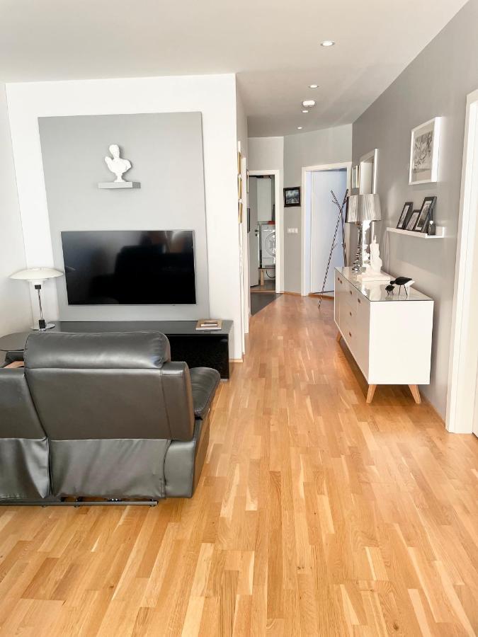 Stylish And Relaxing Two Bedroom Appartment, View Over Harbour Hafnarfjörður Kültér fotó