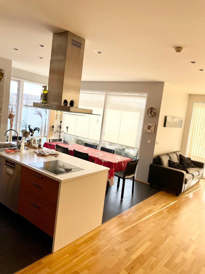 Stylish And Relaxing Two Bedroom Appartment, View Over Harbour Hafnarfjörður Kültér fotó