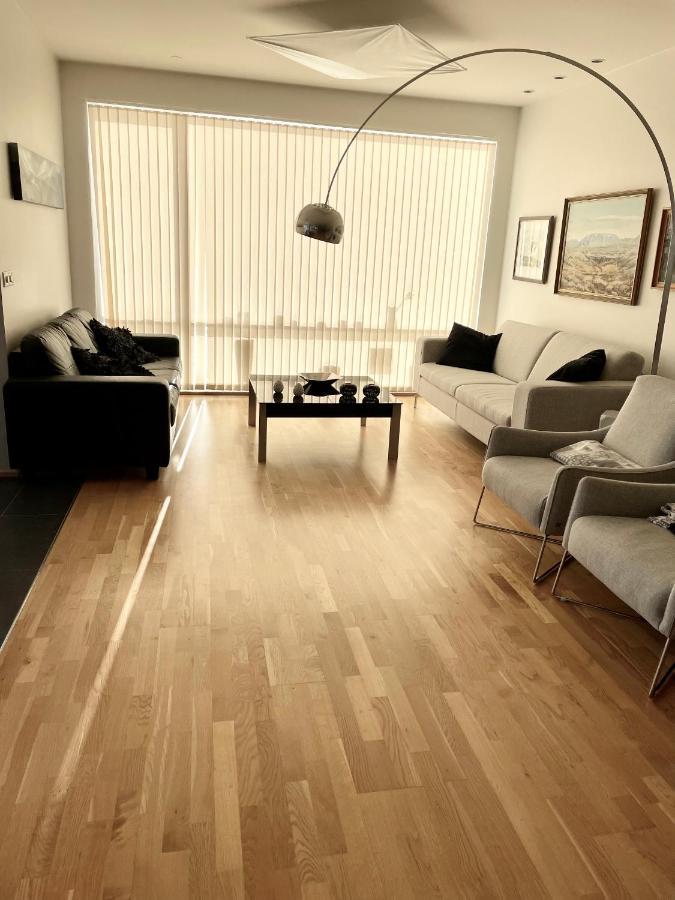 Stylish And Relaxing Two Bedroom Appartment, View Over Harbour Hafnarfjörður Kültér fotó